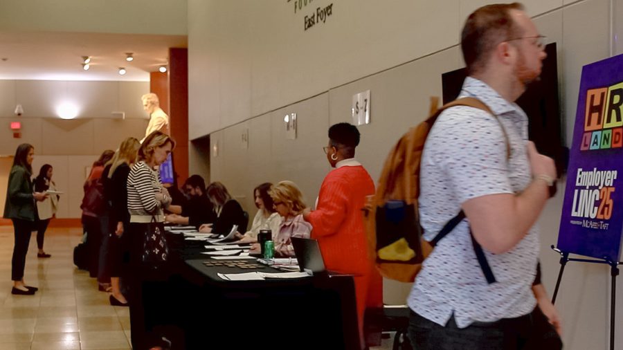 EmployerLINC25 attendees started lining up before 7am at the National Cowboy & Western Heritage Museum to check in for this year's "sold out" HR Land seminars.